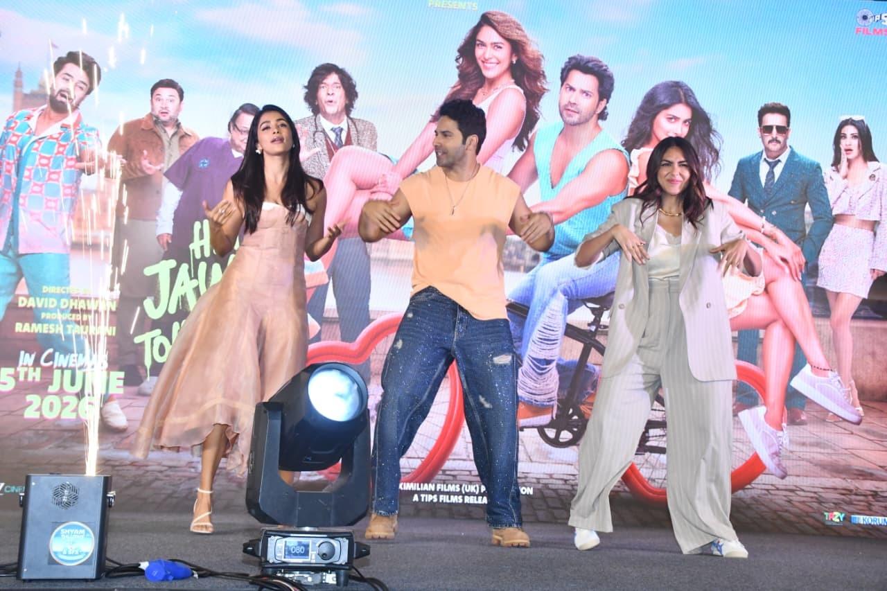 Varun Dhawan, Pooja Hegde and Mrunal Thakur were seen shaking a leg at the promotions of their upcoming film Hai Jawani Toh Ishk Hona Hai. Varun Dhawan, Pooja Hegde and Mrunal Thakur were seen shaking a leg at the promotions of their upcoming film Hai Jawani Toh Ishk Hona Hai.